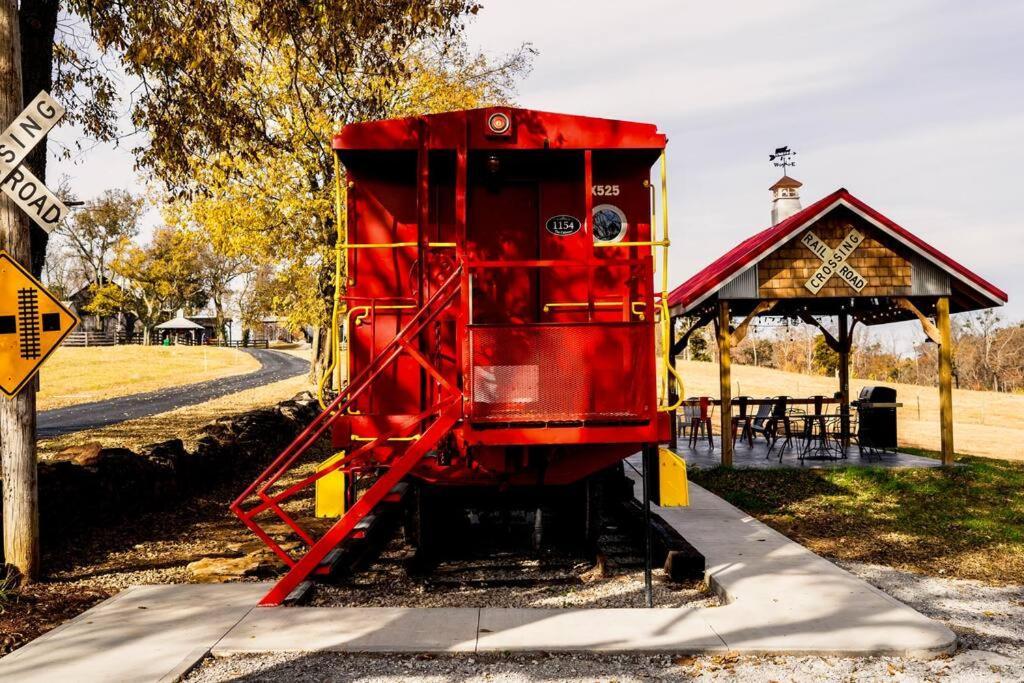 로렌스버그 Bourbon Trail: Caboose On The Farm 빌라 외부 사진
