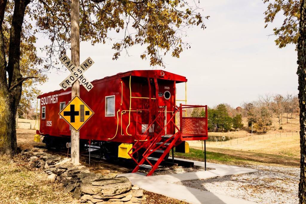로렌스버그 Bourbon Trail: Caboose On The Farm 빌라 외부 사진
