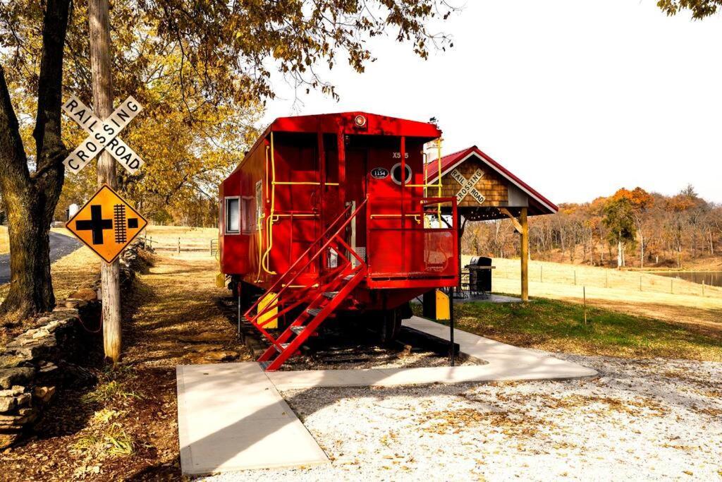 로렌스버그 Bourbon Trail: Caboose On The Farm 빌라 외부 사진