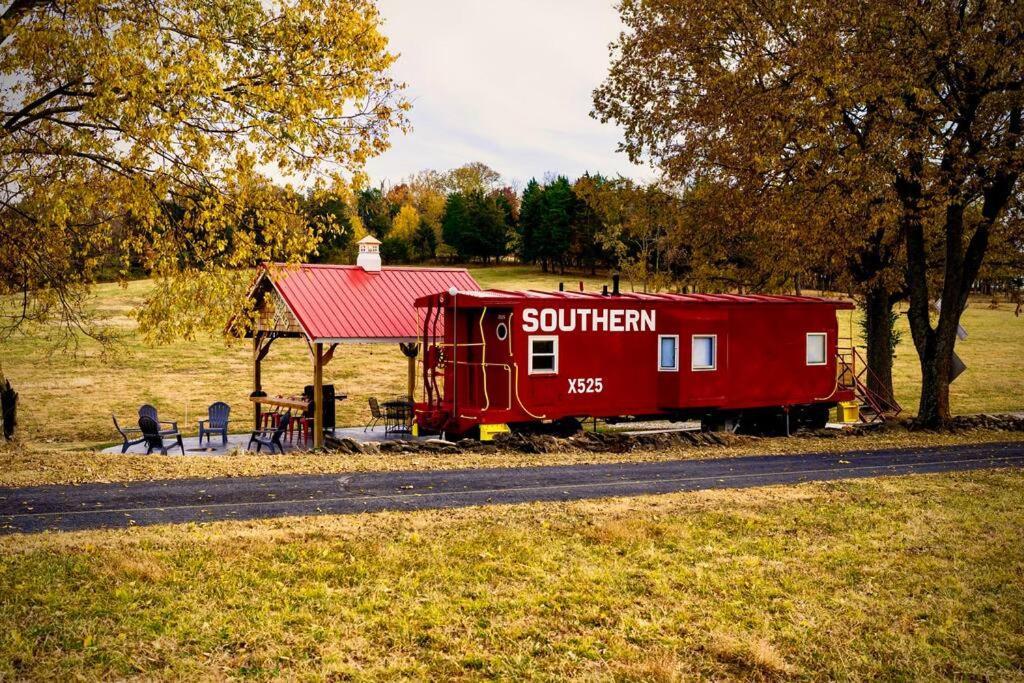 로렌스버그 Bourbon Trail: Caboose On The Farm 빌라 외부 사진