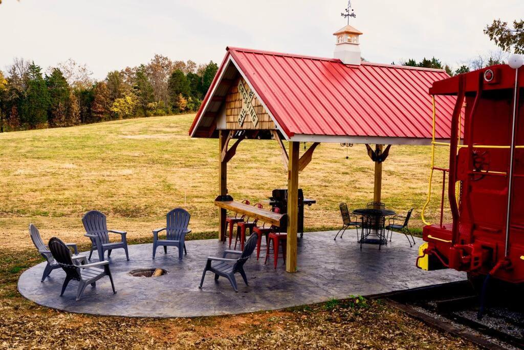 로렌스버그 Bourbon Trail: Caboose On The Farm 빌라 외부 사진